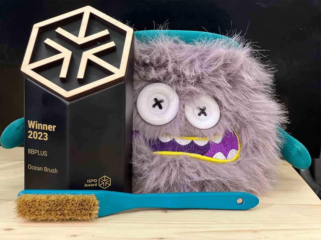 ISPO AWARD WINNER: The 8BPLUS Save-the-Ocean Climbing Brush